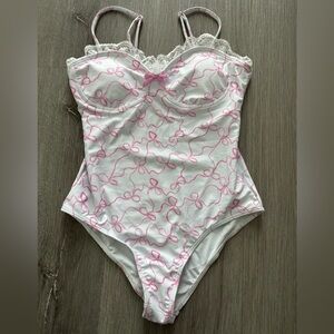 (NWOT) SHEIN White and Pink Bow Swimsuit